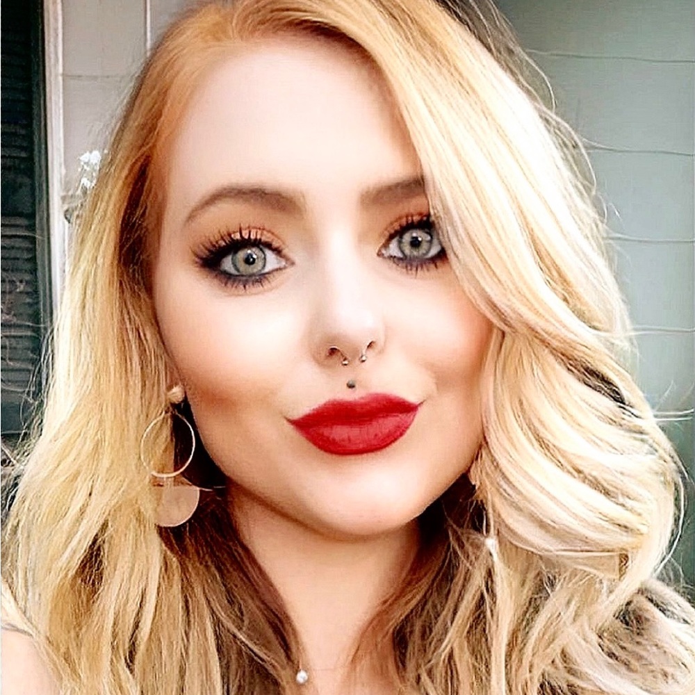 Meet your Posher, Ashley